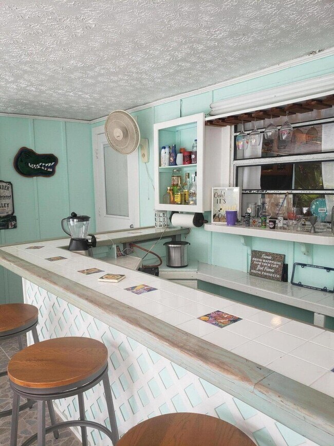 Building Photo - 8350 SE Sweet Bay Ave