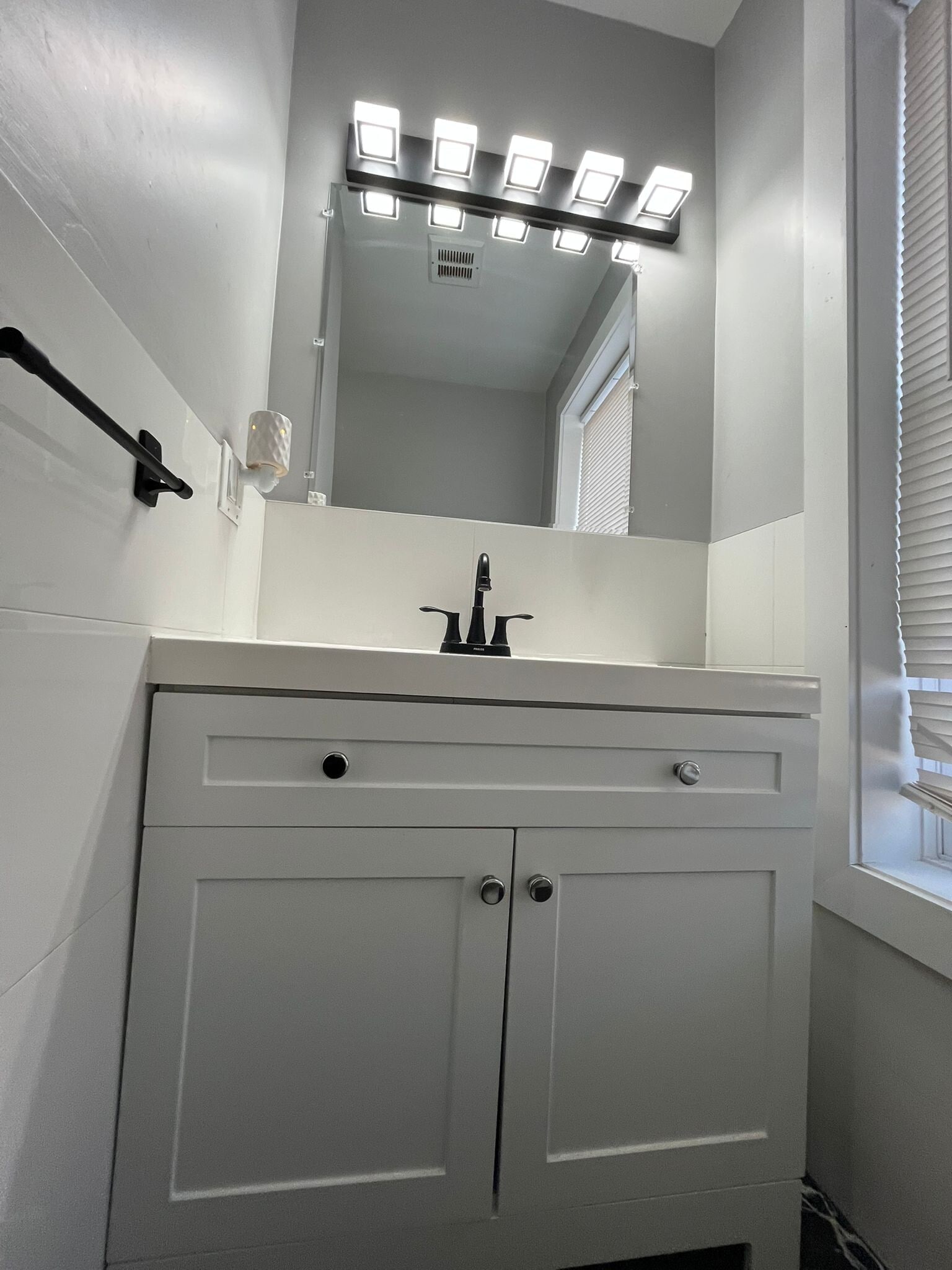 Building Photo - 26 Yale Ave