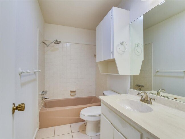 Building Photo - 8121 Ceberry Dr