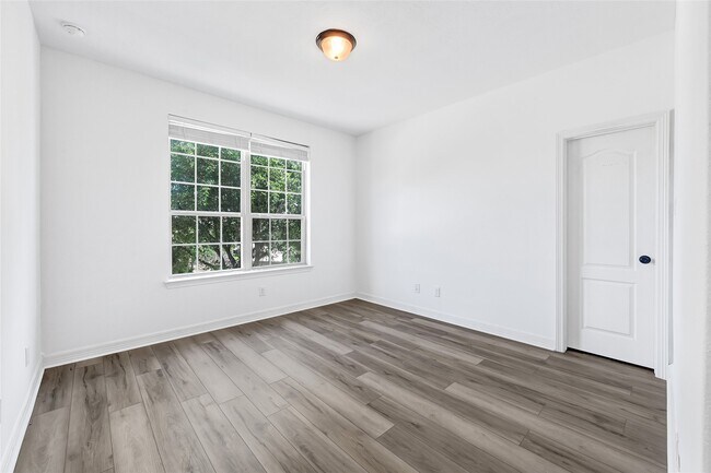 Building Photo - 27915 Genesis Manor Ln