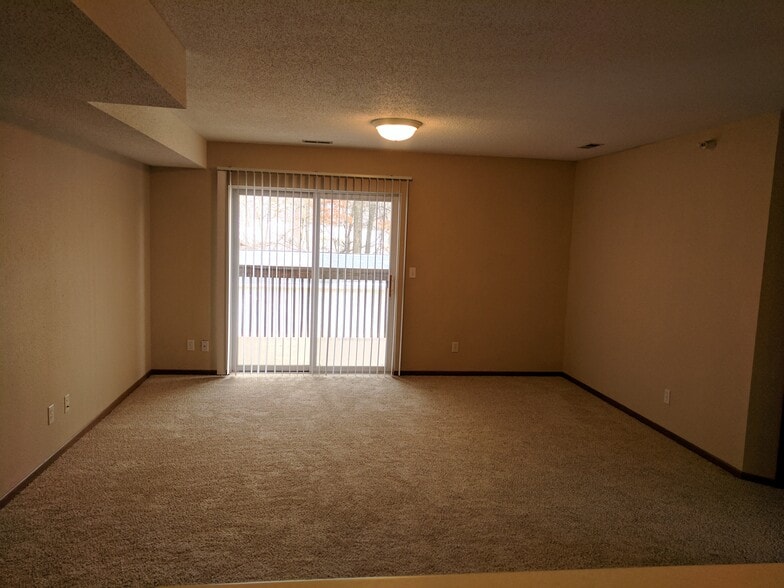 Living Room - 1310-1320 Wenig Rd NE