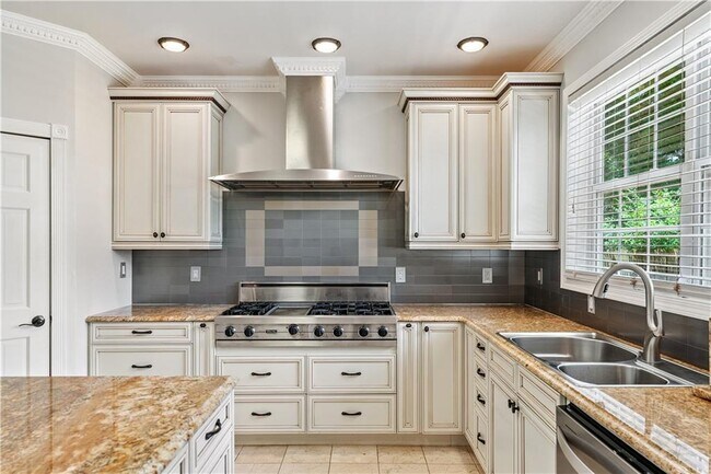 Building Photo - 1578 Lincoln Ave SE