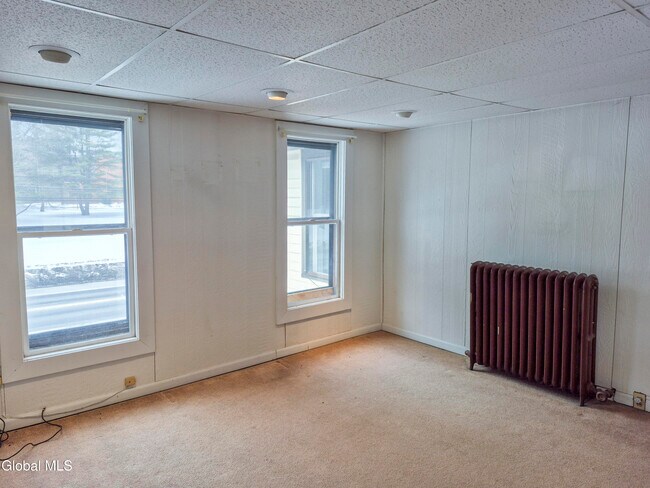 Building Photo - 524 Maple Ave