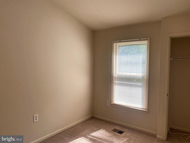 Building Photo - 5623 Gresham Ln