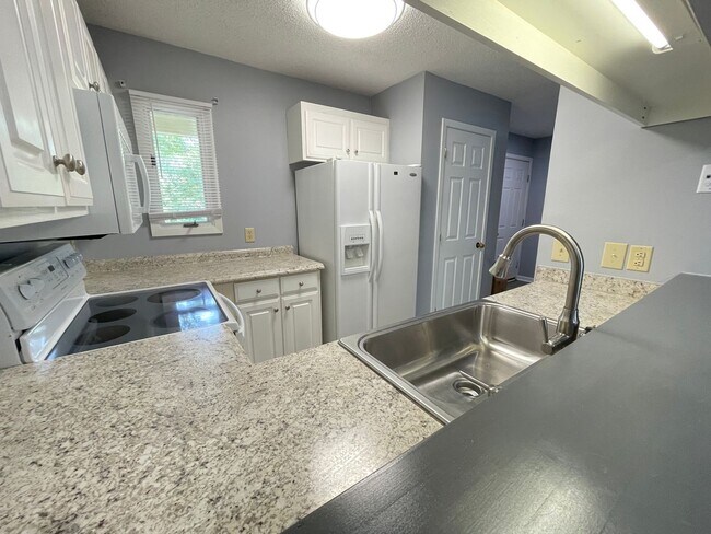 Building Photo - Updated, spacious 4br 2ba condo within wal...