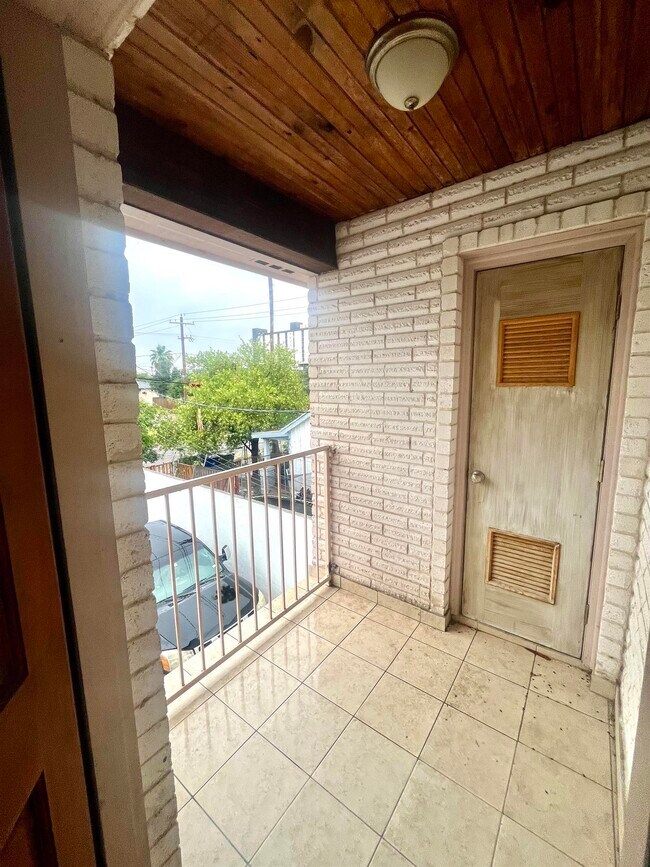Building Photo - 2704 San Agustin Ave