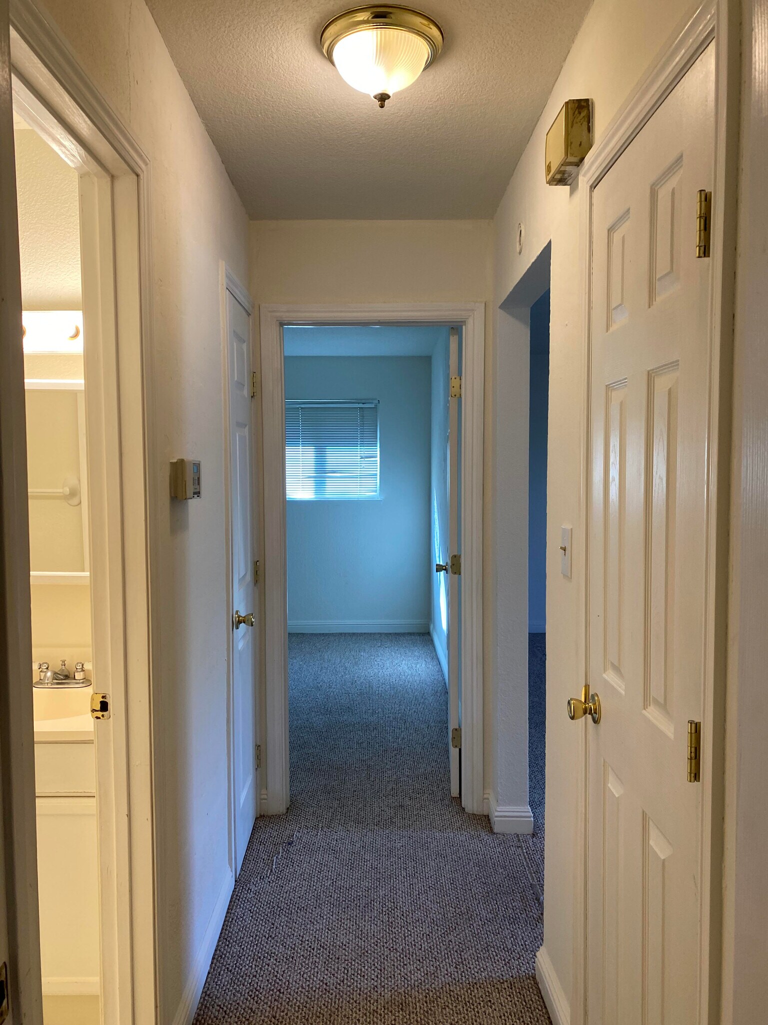Building Photo - 2025 Benita Dr