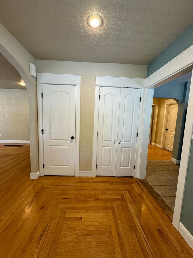 Building Photo - 3 bed 2.5 bath near Pacific Terrace