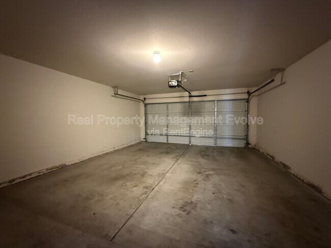 Building Photo - 11915 W Rosewood Dr