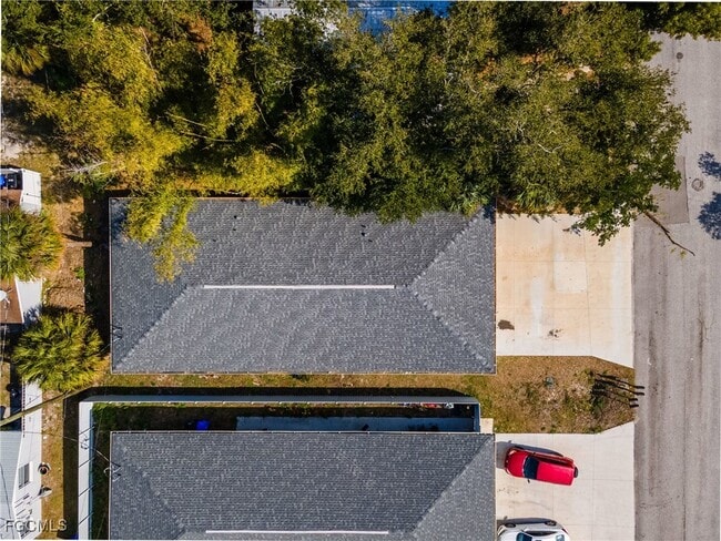 Building Photo - 2403-2405 Maple Ave