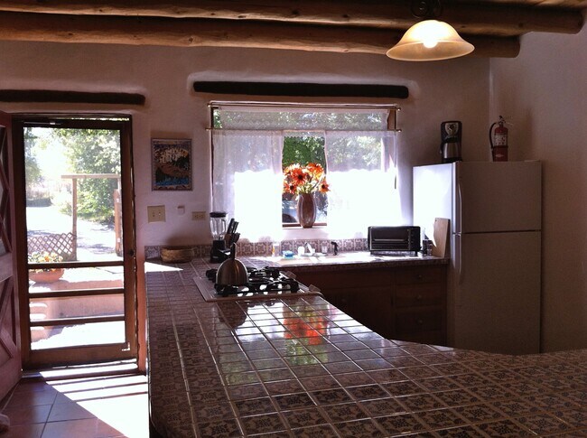 Building Photo - 114 Upper Ranchitos Rd