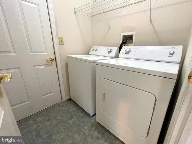 Building Photo - 45586 Curley Ct