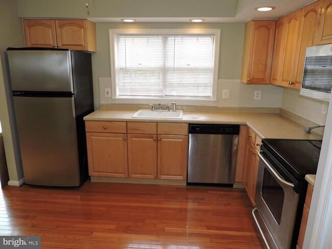 Building Photo - 12823 Kitchen House Way