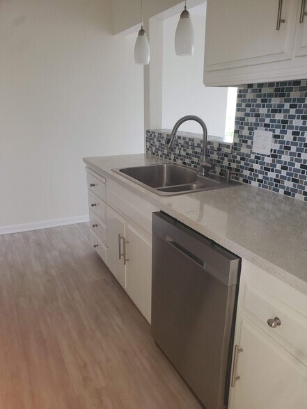 Building Photo - 741 Amigos Way