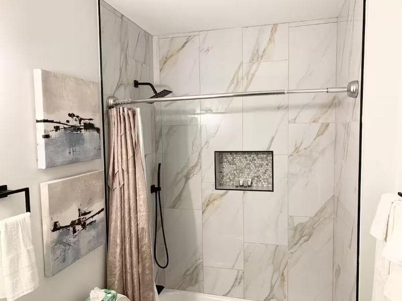 Building Photo - 1600 S Charles St