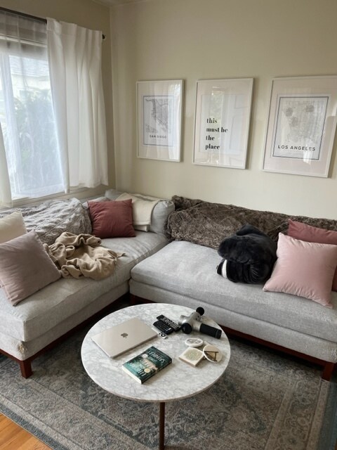 Living Room Pic1 - 2048 Colby Ave