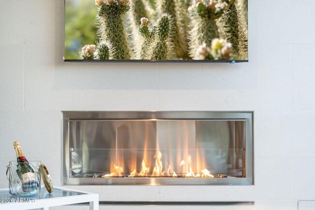 Building Photo - 6587 N Palmeraie Blvd