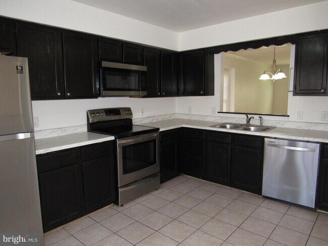 Building Photo - 8220 Greenspire Terrace