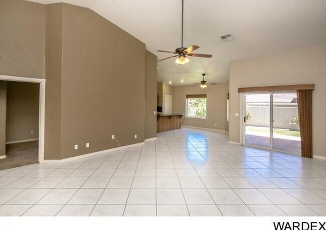 Building Photo - 4 Bedroom House Across from Golf Course!