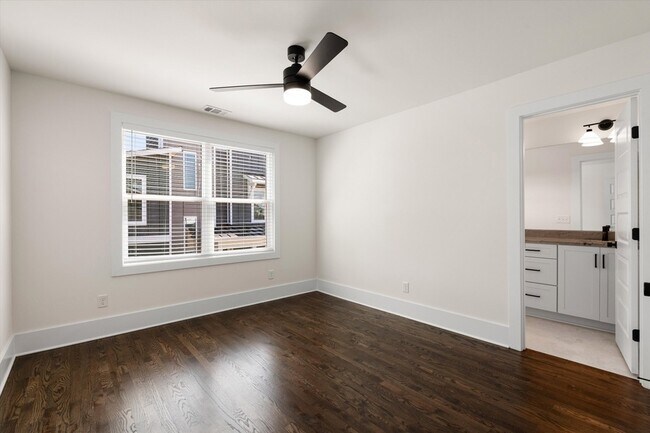 Building Photo - 1802 10th Ave N