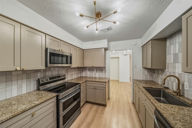 Building Photo - 205 Granberry St