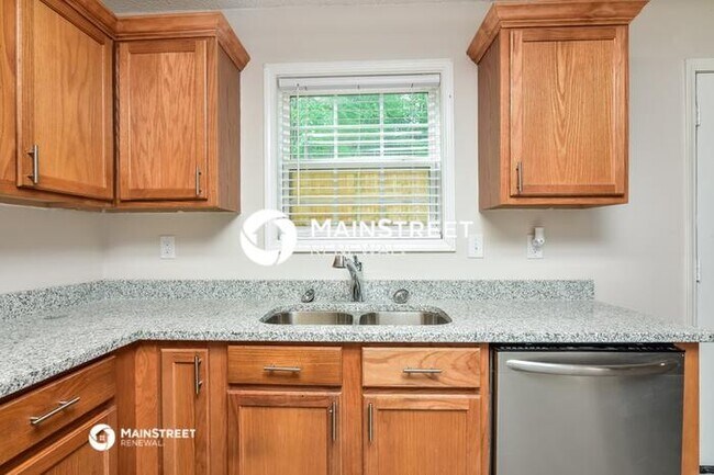 Building Photo - 3 Bedroom Pet-Friendly Home in LITHONIA, GA with Main Street Renewal
