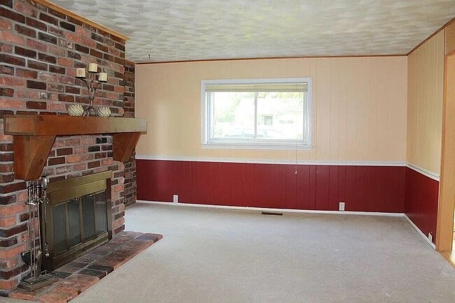 Building Photo - 655 Robinwood Dr