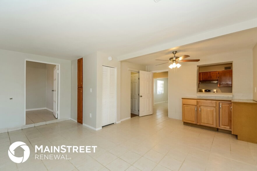 Building Photo - 4649 E 14th St