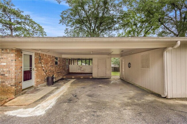 Building Photo - 2316 Woodland Rd