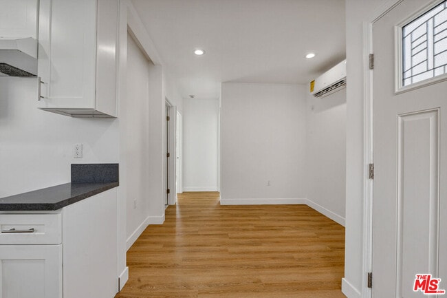 Building Photo - 222 E Vernon Ave