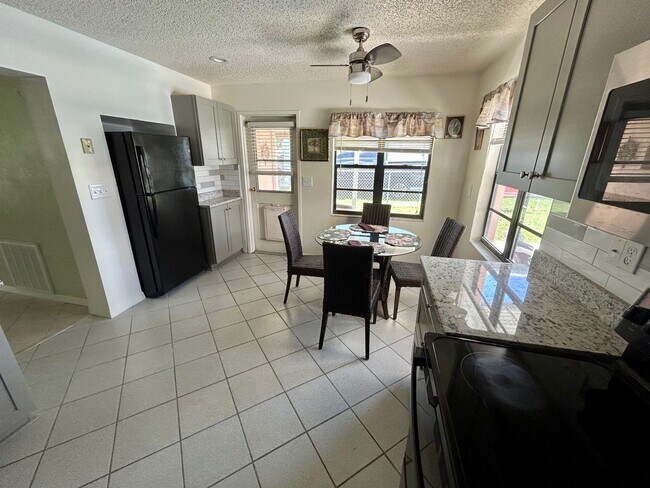 Building Photo - DIRECT GULF ACCESS 2/2 FOR RENT
