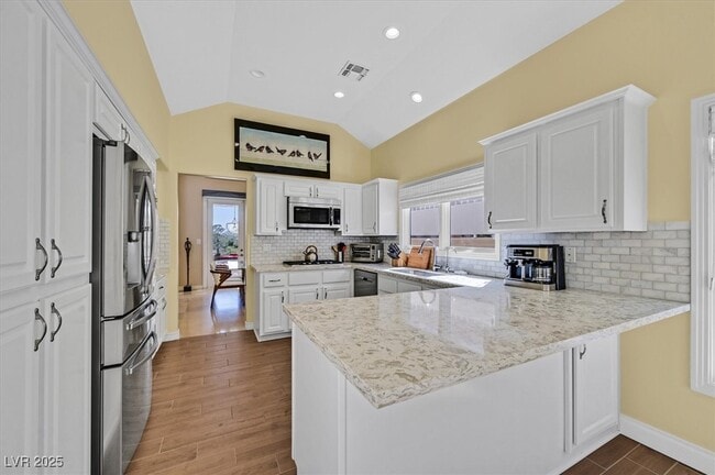 Building Photo - 8161 Round Hills Cir