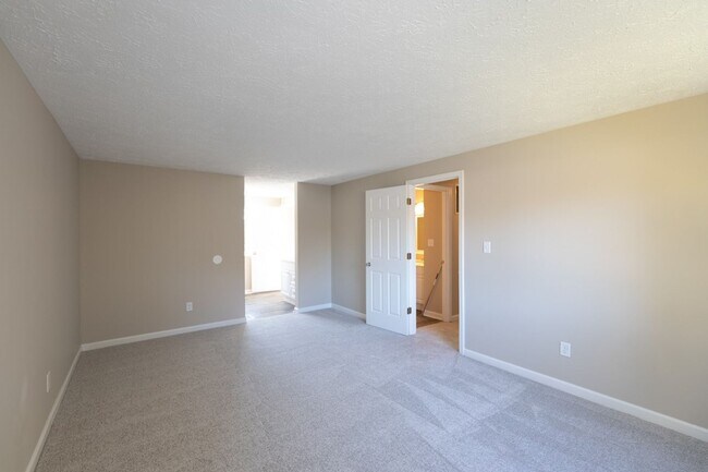 Building Photo - 4 bed 2.5 bath 2 story home with full deck located in Decatur Township