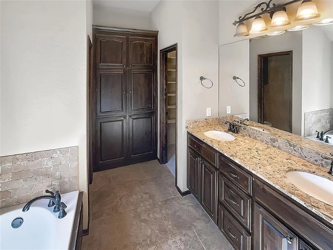 Building Photo - 9400 Shallow Lake Ct