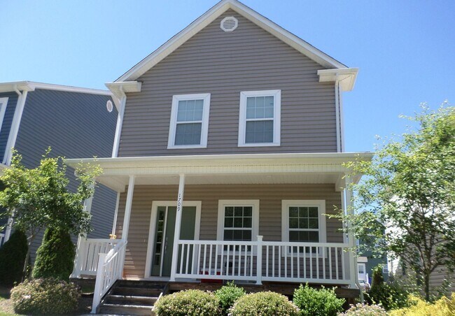 Building Photo - 3 Bedroom, 2.5 Bath House
