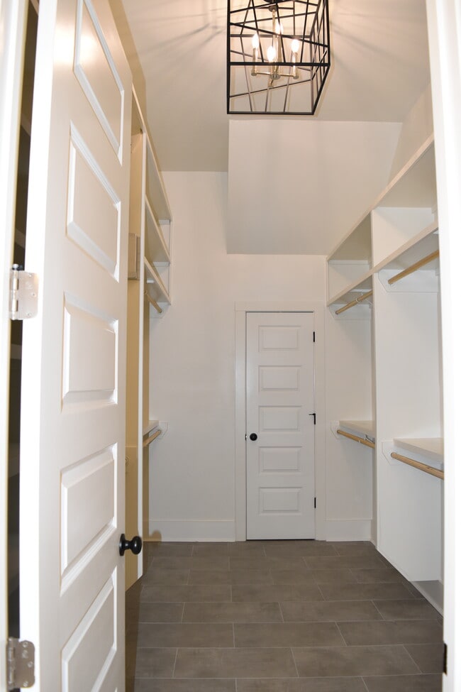 Building Photo - 3305 Pointe-Marie Dr