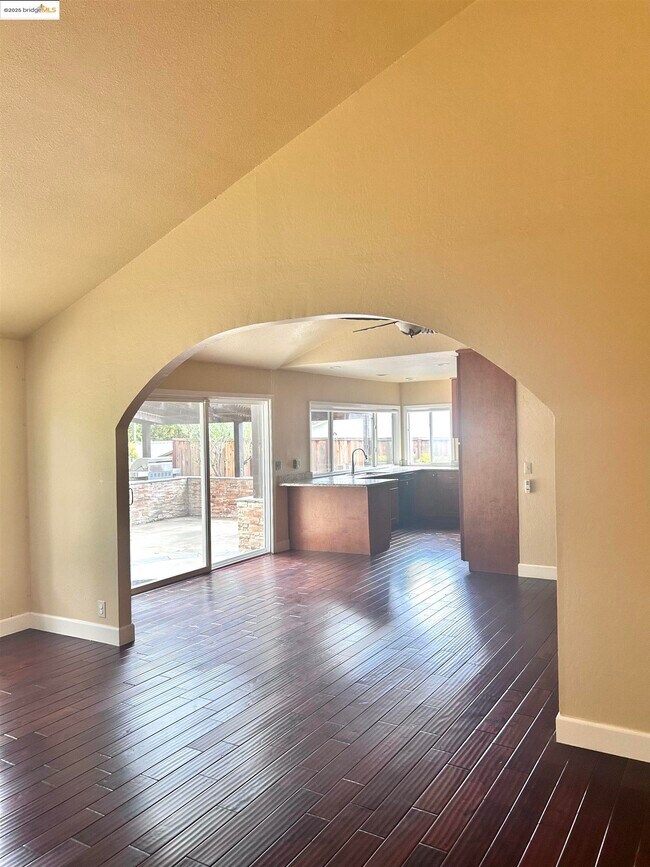 Building Photo - 516 Webster Dr