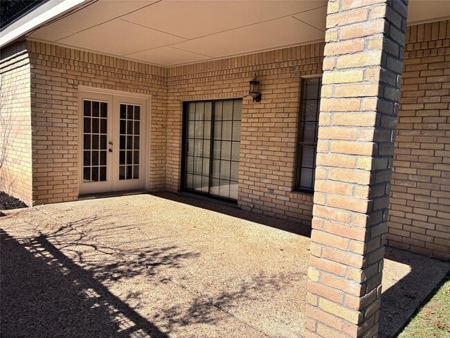 Building Photo - 10215 River Plantation Dr