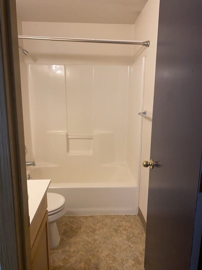 Building Photo - 809 SE 135th Ct