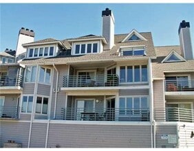 Building Photo - 10 Peninsula Dr