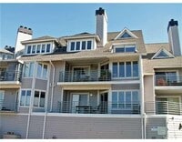 Building Photo - 10 Peninsula Dr