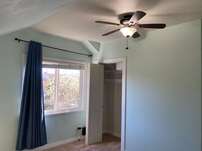 Building Photo - Ballard Loyal Heights Home