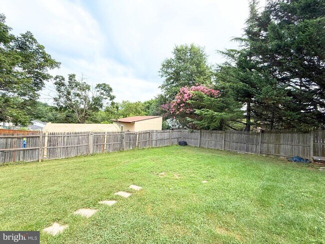 Building Photo - 10405 Bloom Dr