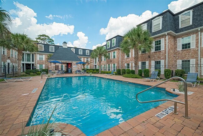 Building Photo - 359 N Post Oak Ln