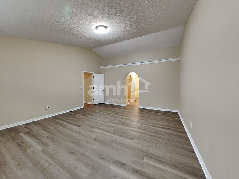 Building Photo - 1009 Legacy Ln SW