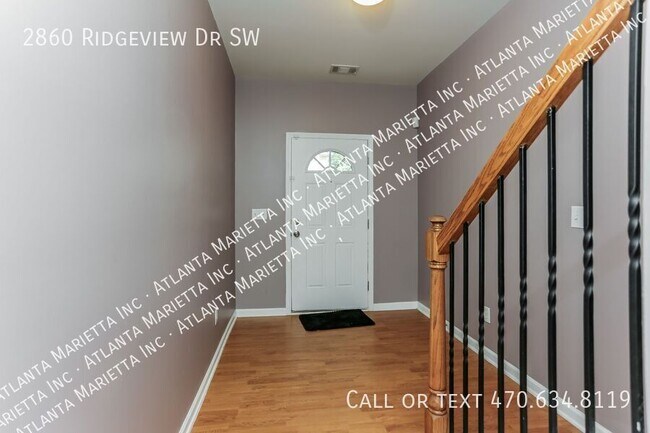 Building Photo - 2860 Ridgeview Dr