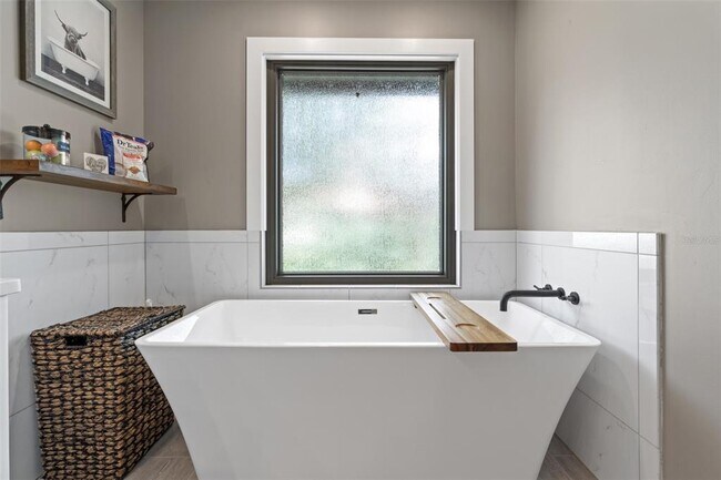 Building Photo - 10911 Victoria Arbor Way