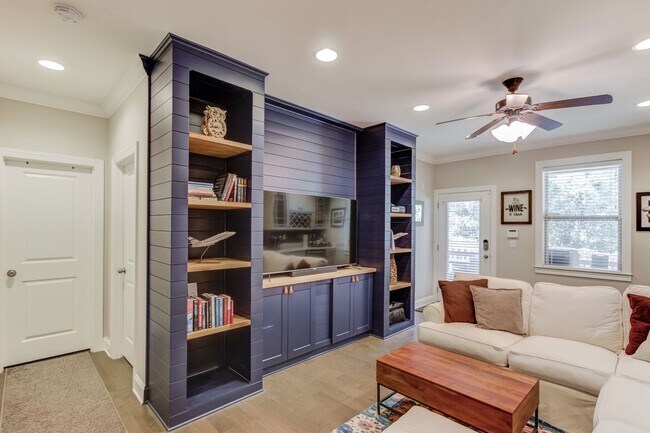 Building Photo - 1450 Edgebrook Ct NE