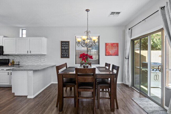 Building Photo - 3846 E Palmer St