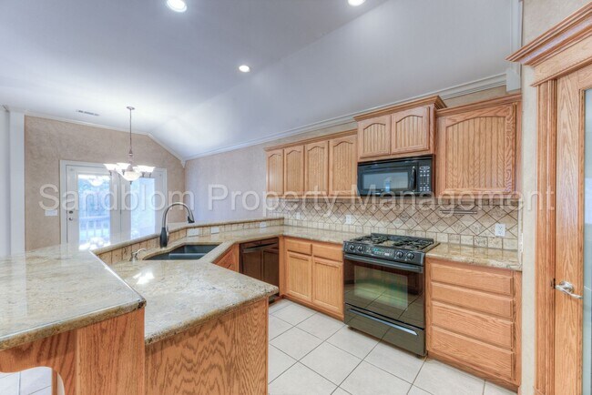 Building Photo - For Lease | Broken Arrow | Available Now!